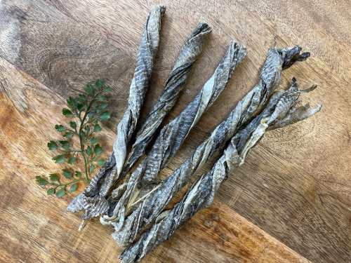 Dorschhautsticks gedreht 100 g Dorschhautsticks gedreht 100 g